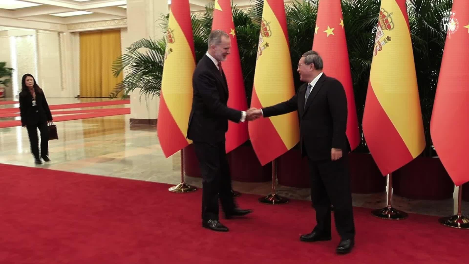 X063-CHINA VISITA REYES 2