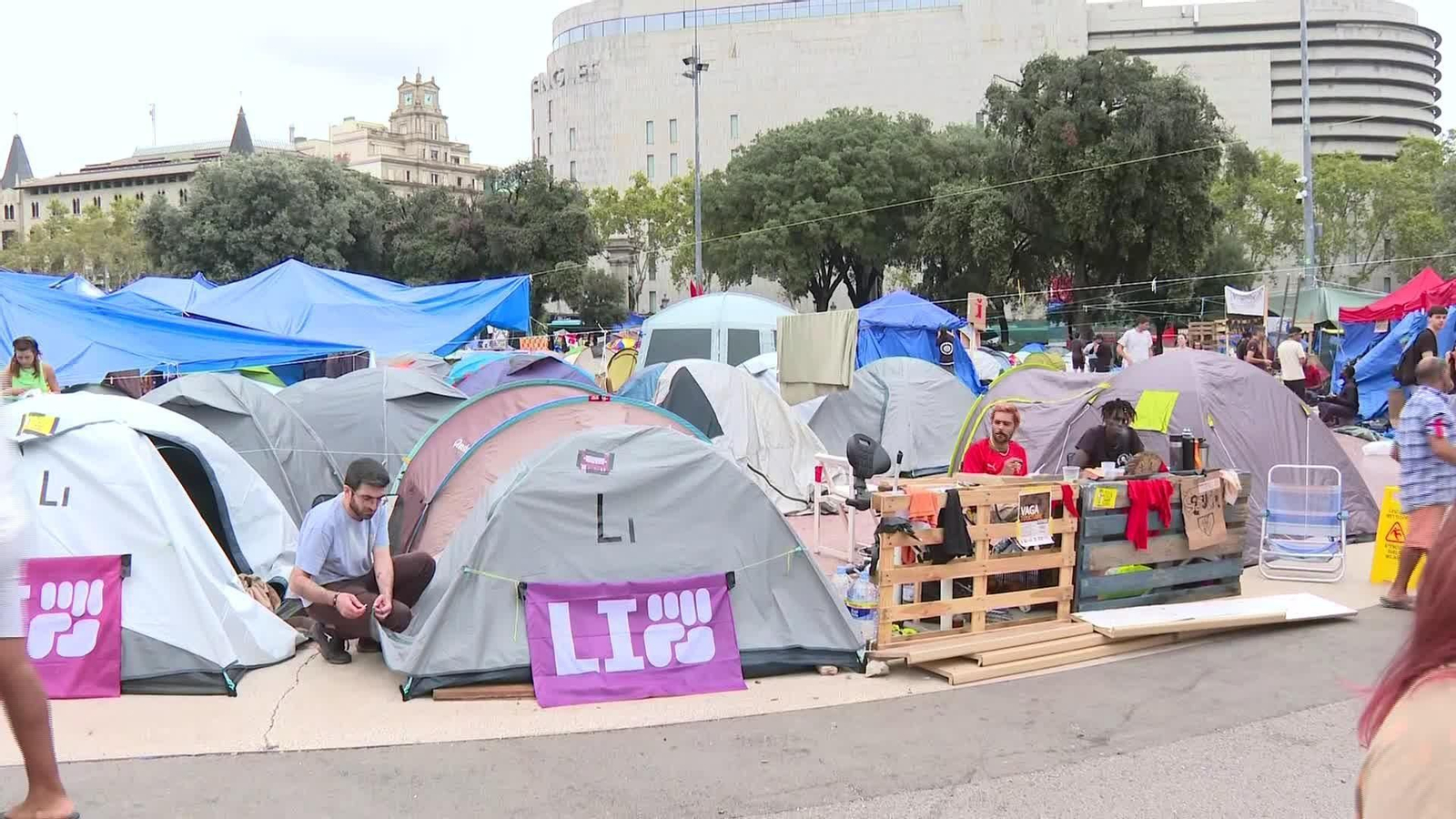M037-BARCELONA ACAMPADA VIVIENDA