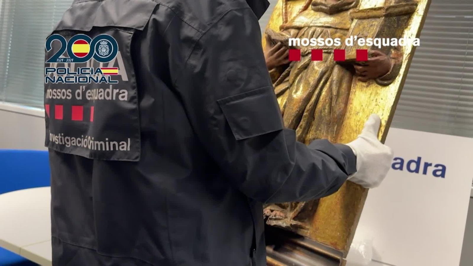 M010-IMAGENES POLICIA RELIEVE SIGLO XVI ROBADO