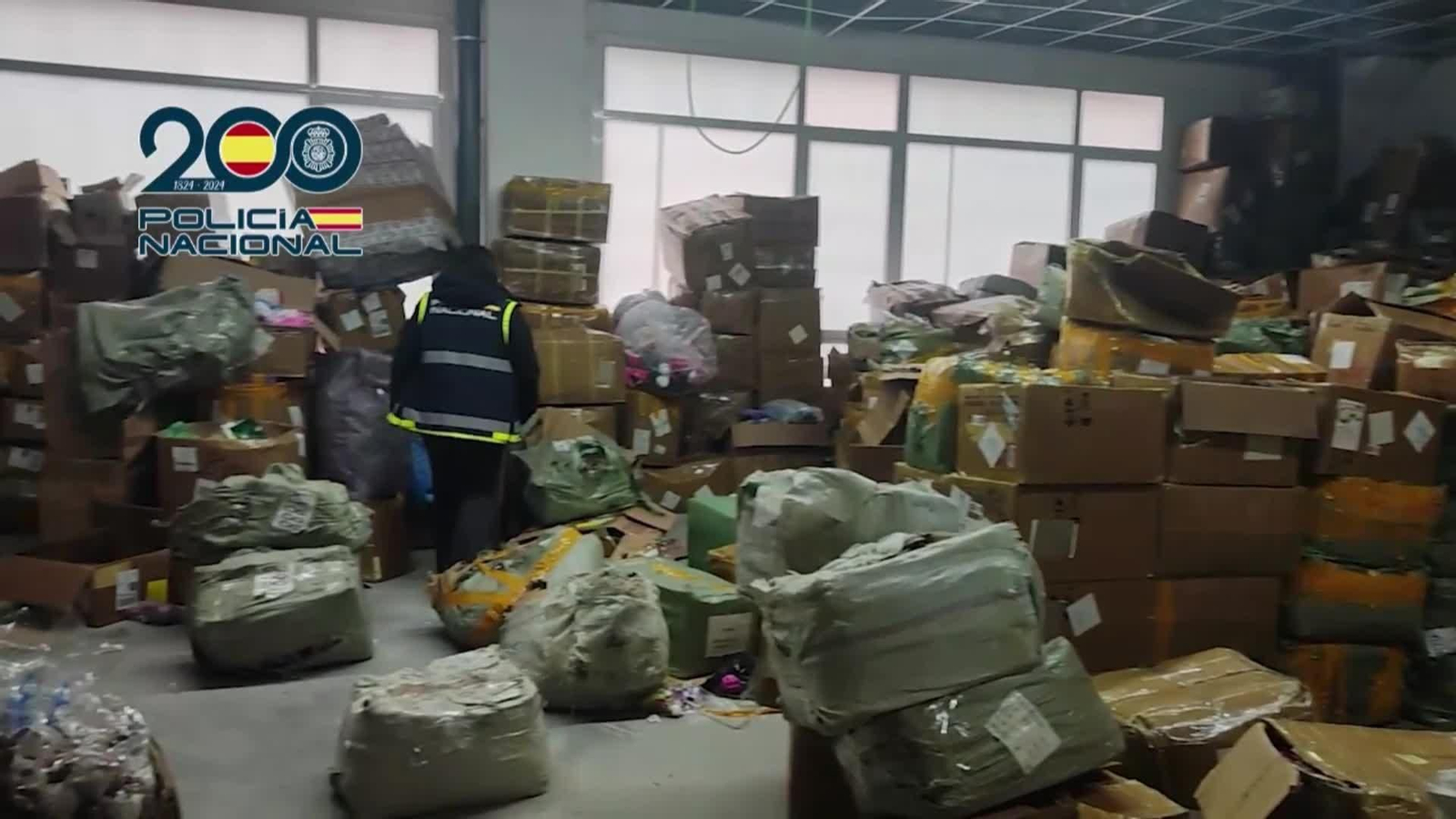 L024-MADRID IMAGENES POLICIA INCAUTACION JUGUETES FALSOS