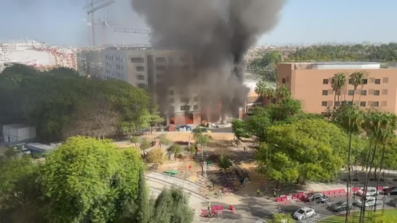 X059-EDI SEVILLA INCENDIO HOTEL EN OBRAS