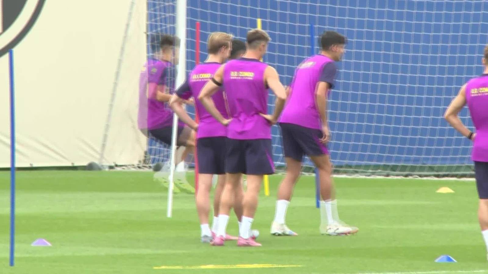 S016-BARCELONA ENTRENAMIENTO BARSA