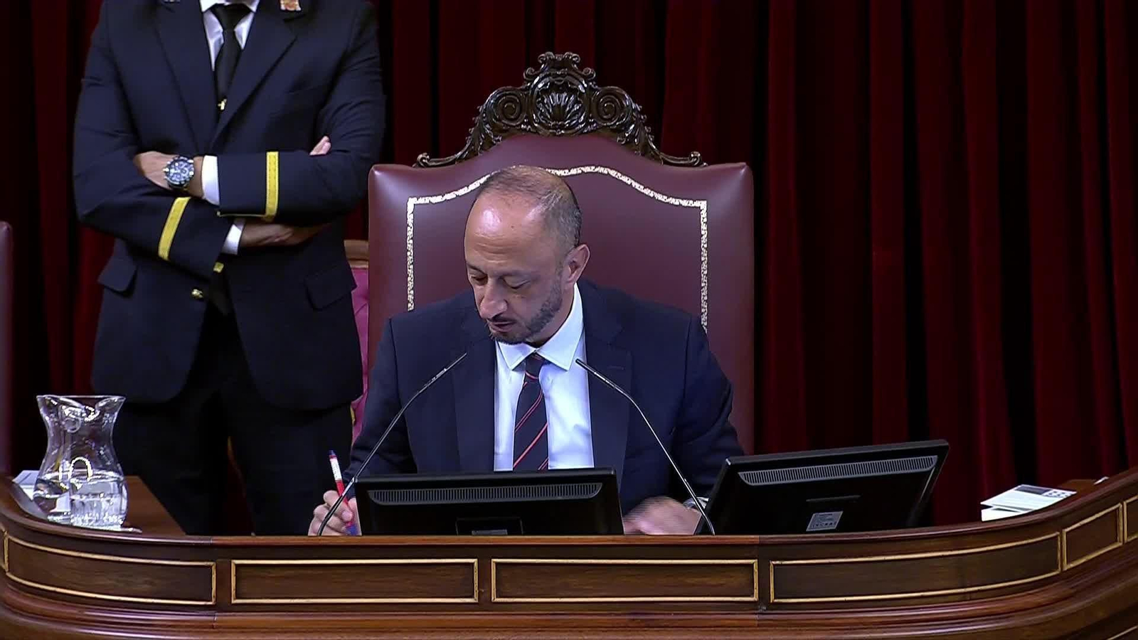 J053-CONGRESO REPLICA ABASCAL