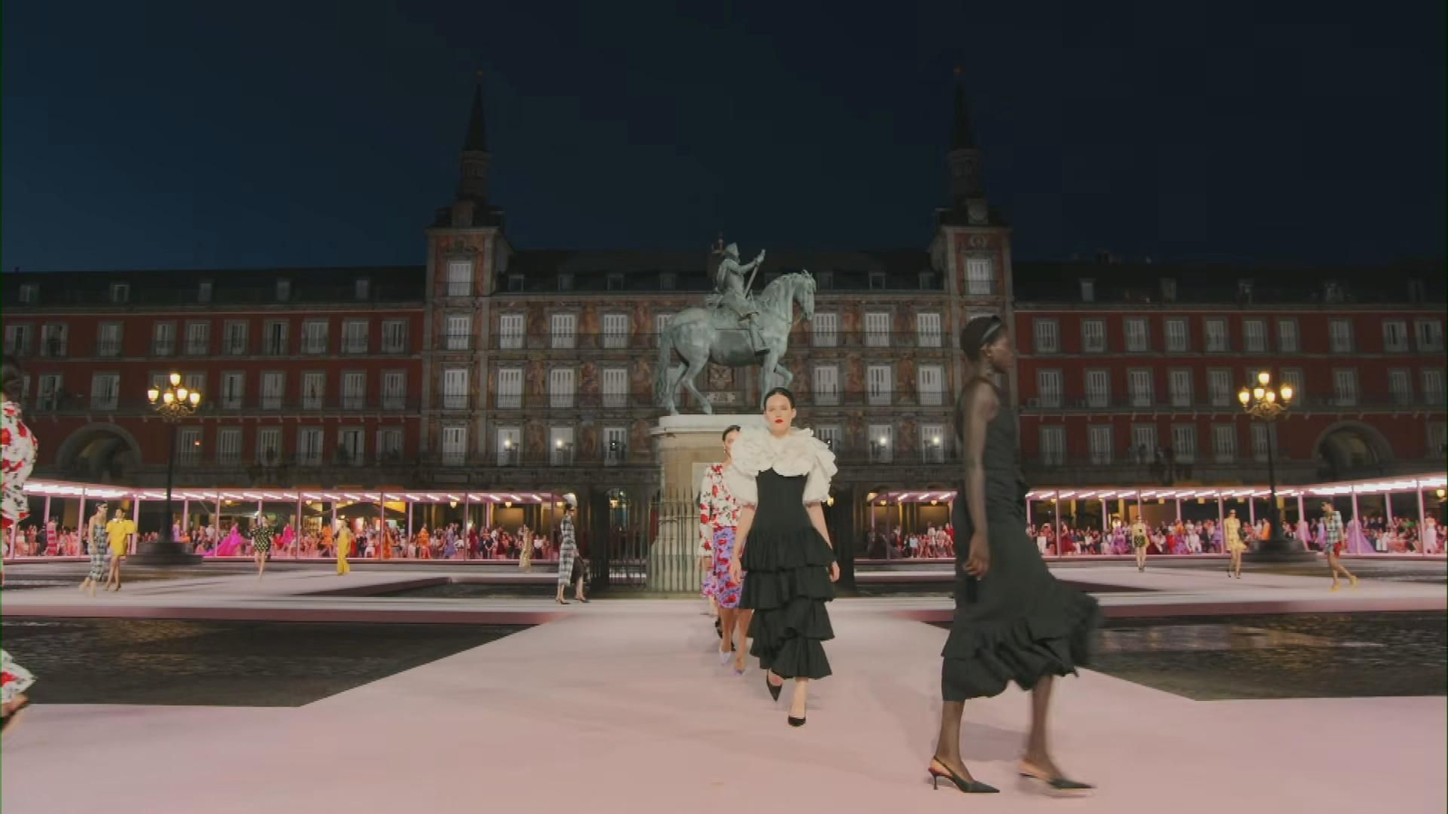 V009-MADRID DESFILE CAROLINA HERRERA