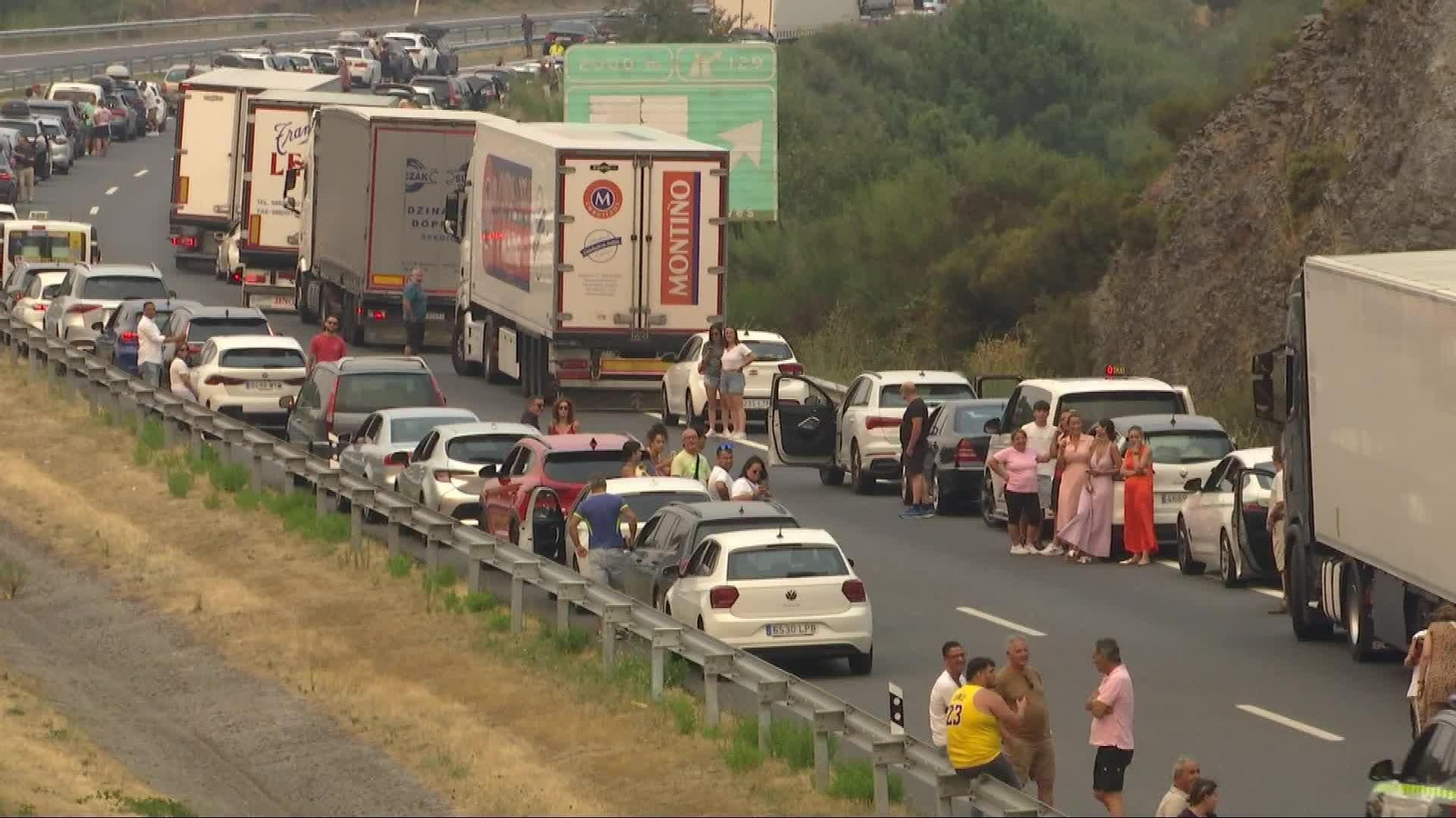 J080-OURENSE TRÁFICO PARADO A GUDINA