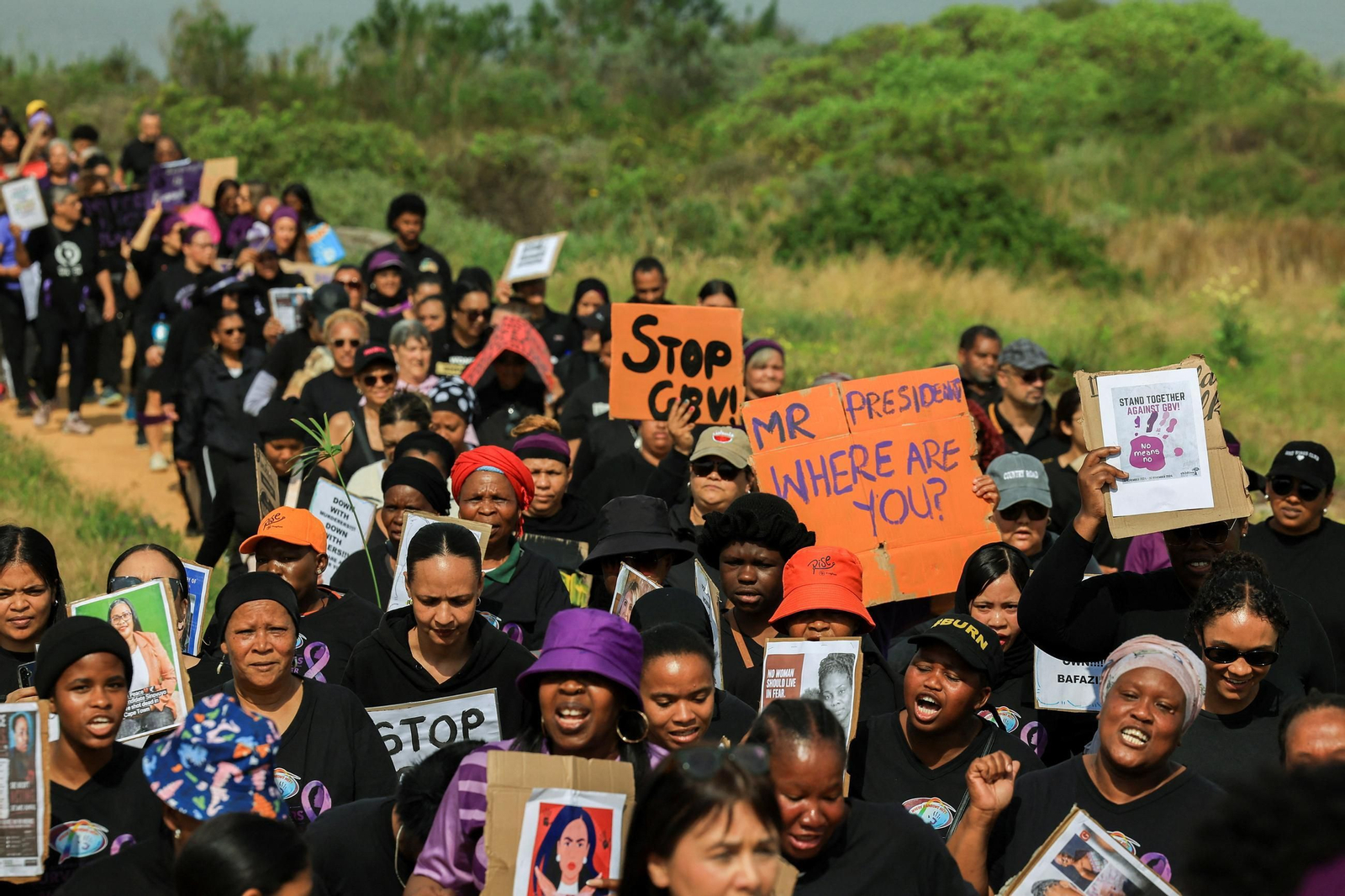 Cientos de personas marchan en Ciudad del Cabo contra la violencia machista