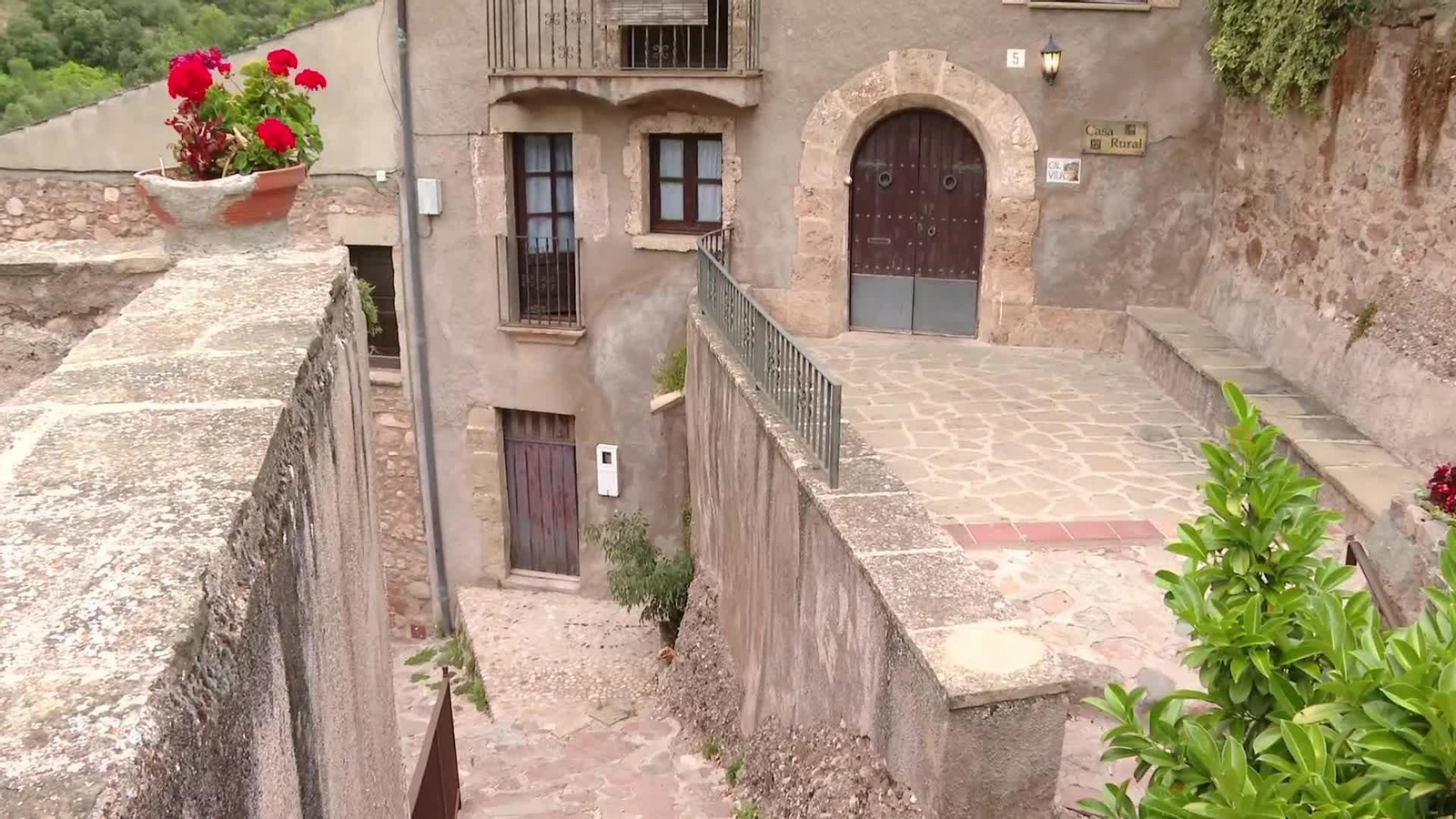 L633-BARCELONA CAIDA JOVEN CASA RURAL MURA CHICO