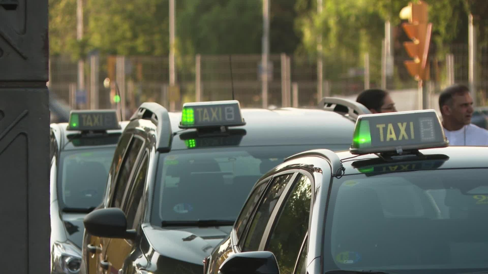 L001-EDI-BARCELONA TAXISTAS ESTAFAN TURISTAS