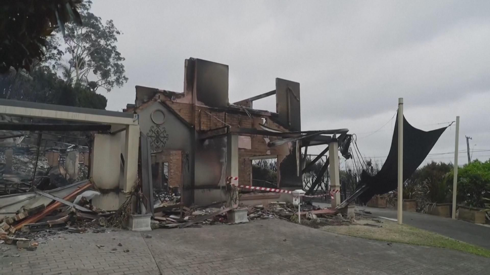 Vecinos de Nueva Gales del Sur regresan a casa tras los devastadores incendios