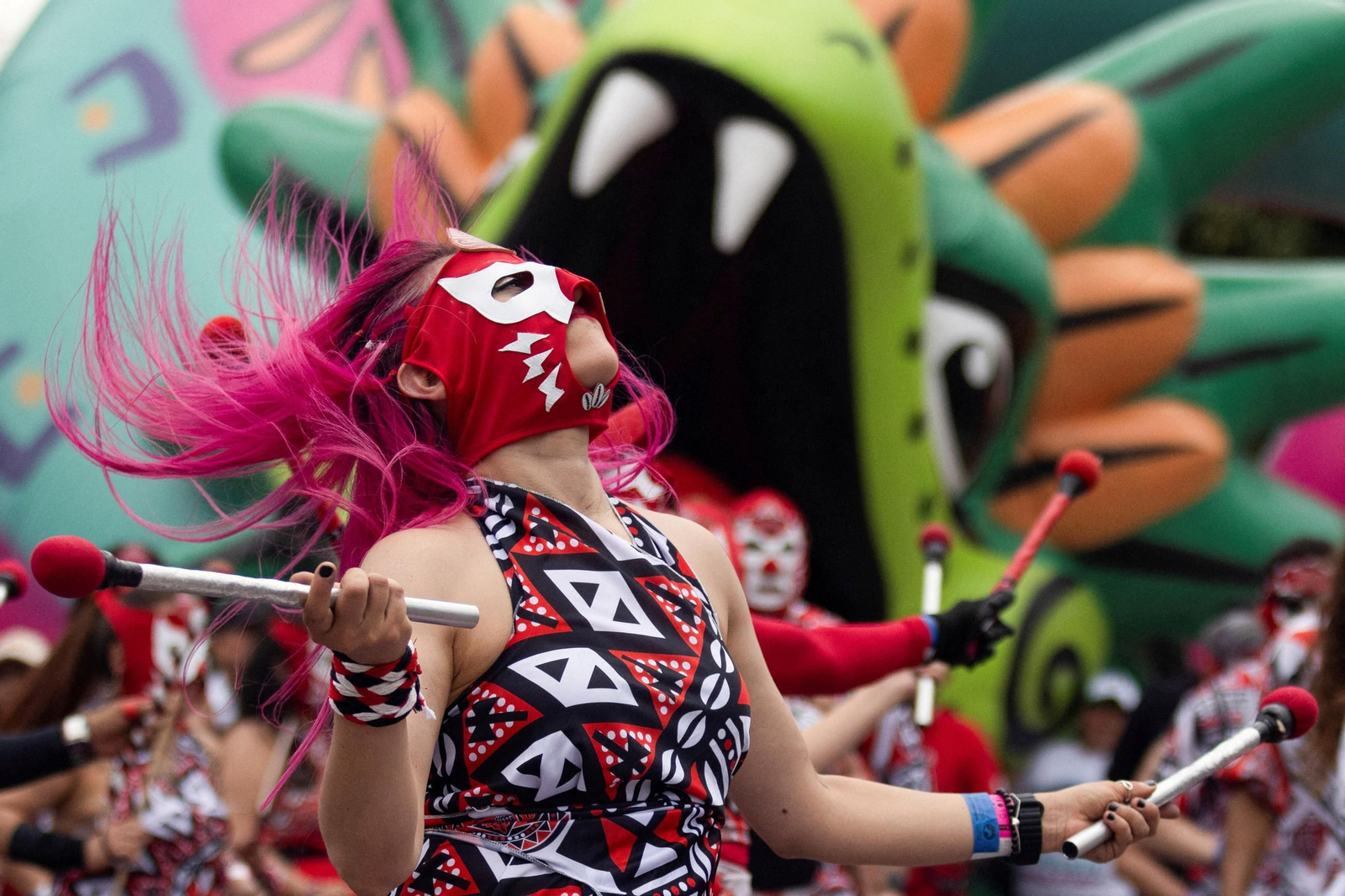 México enloquece con el Mundial en un desfile con mucho fútbol y tradición