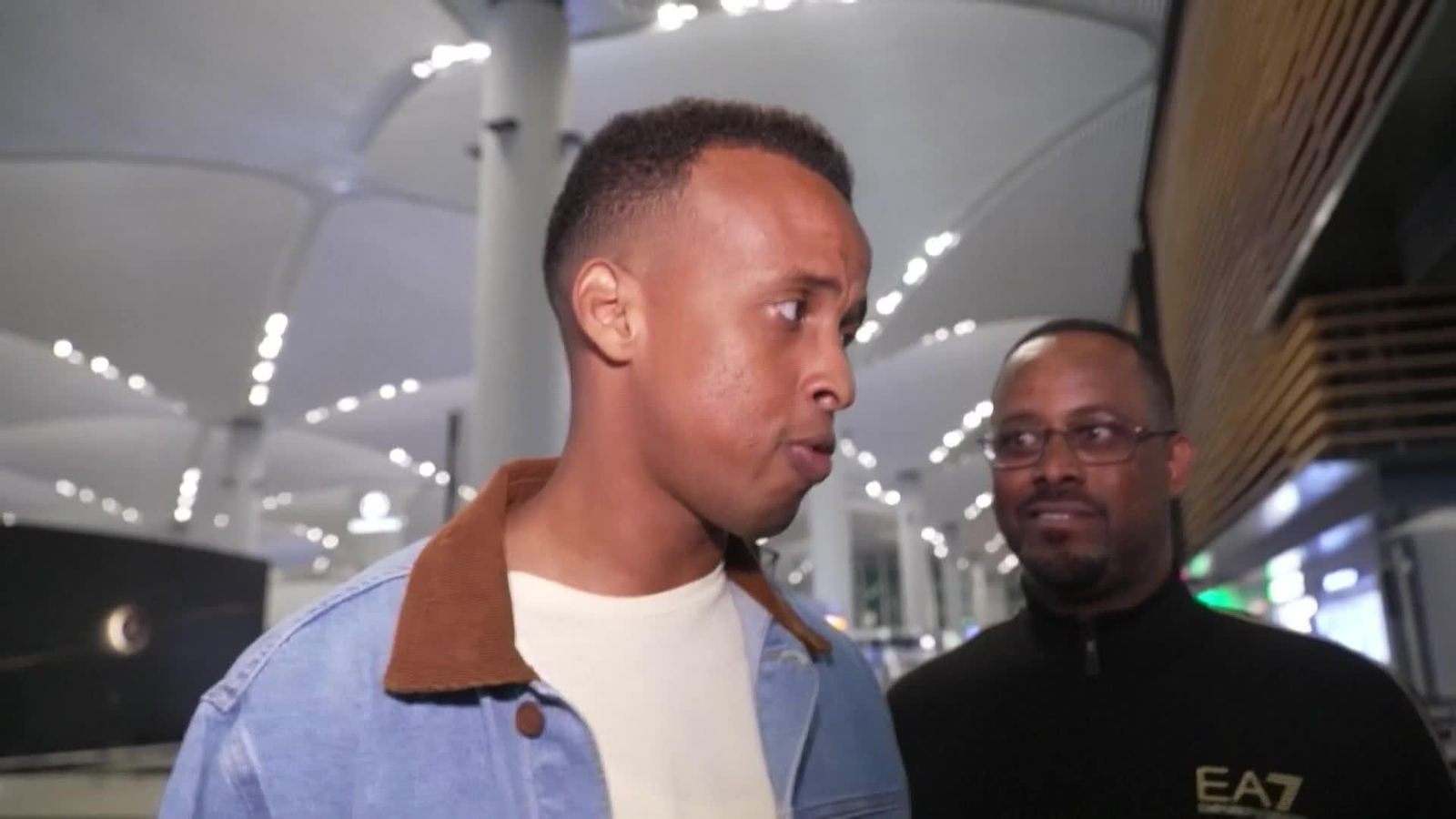 va arbitro somali regresa a casa