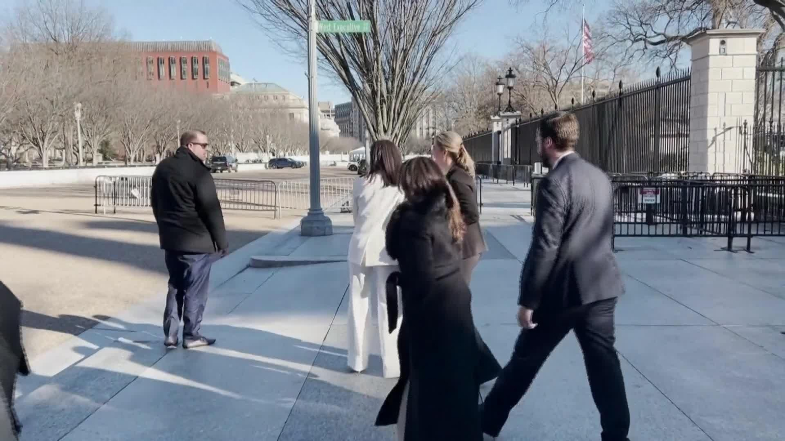 V008-EEUU CORINA SALE DE LA CASA BLANCA