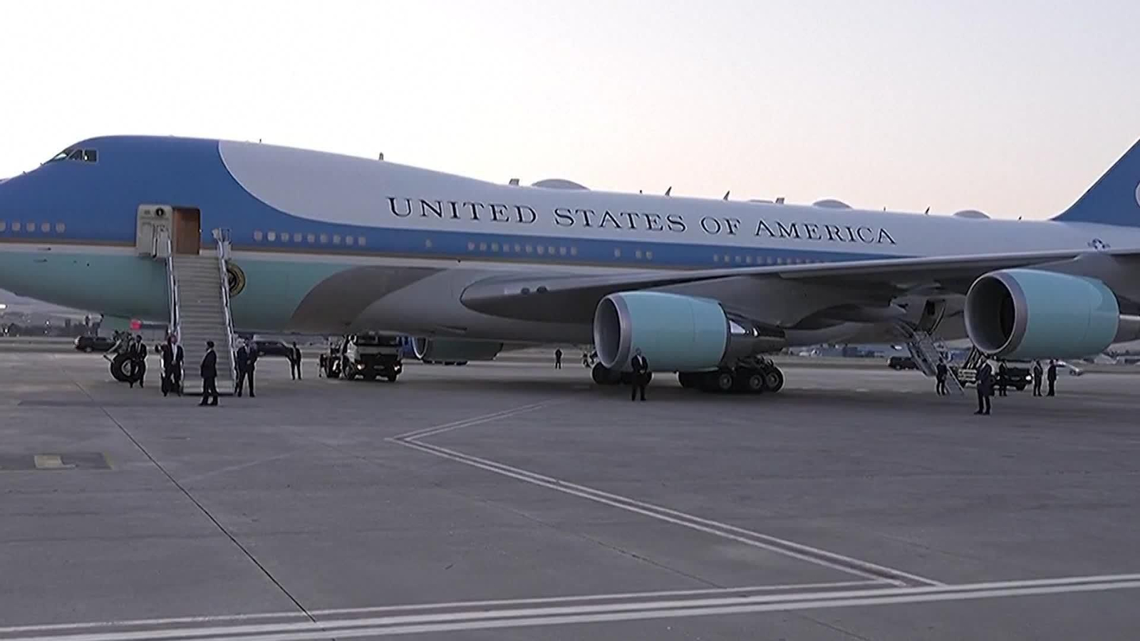 M006-TURQUIA TRUMP EN EL CAMION DEL CATERING