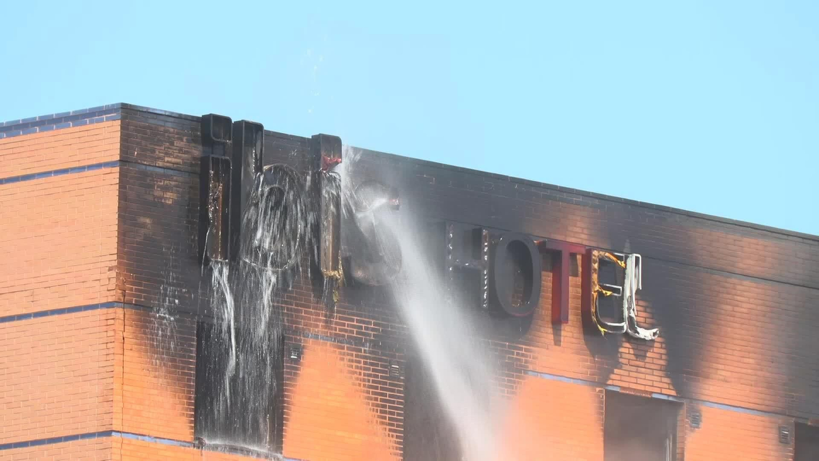 L047-MALAGA SE REAVIVA EL INCENDIO