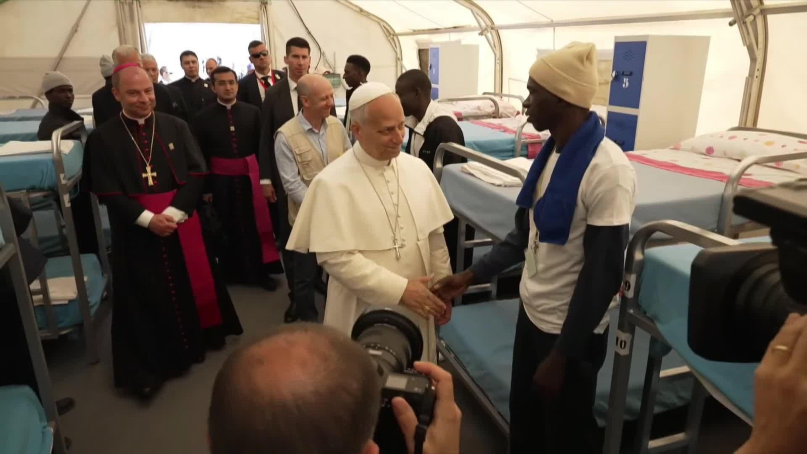 va papa llegada y con migrantes tenerife