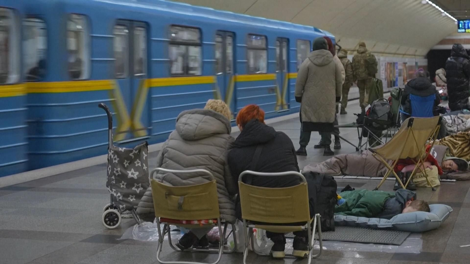 Refugiados en el metro de Kiev