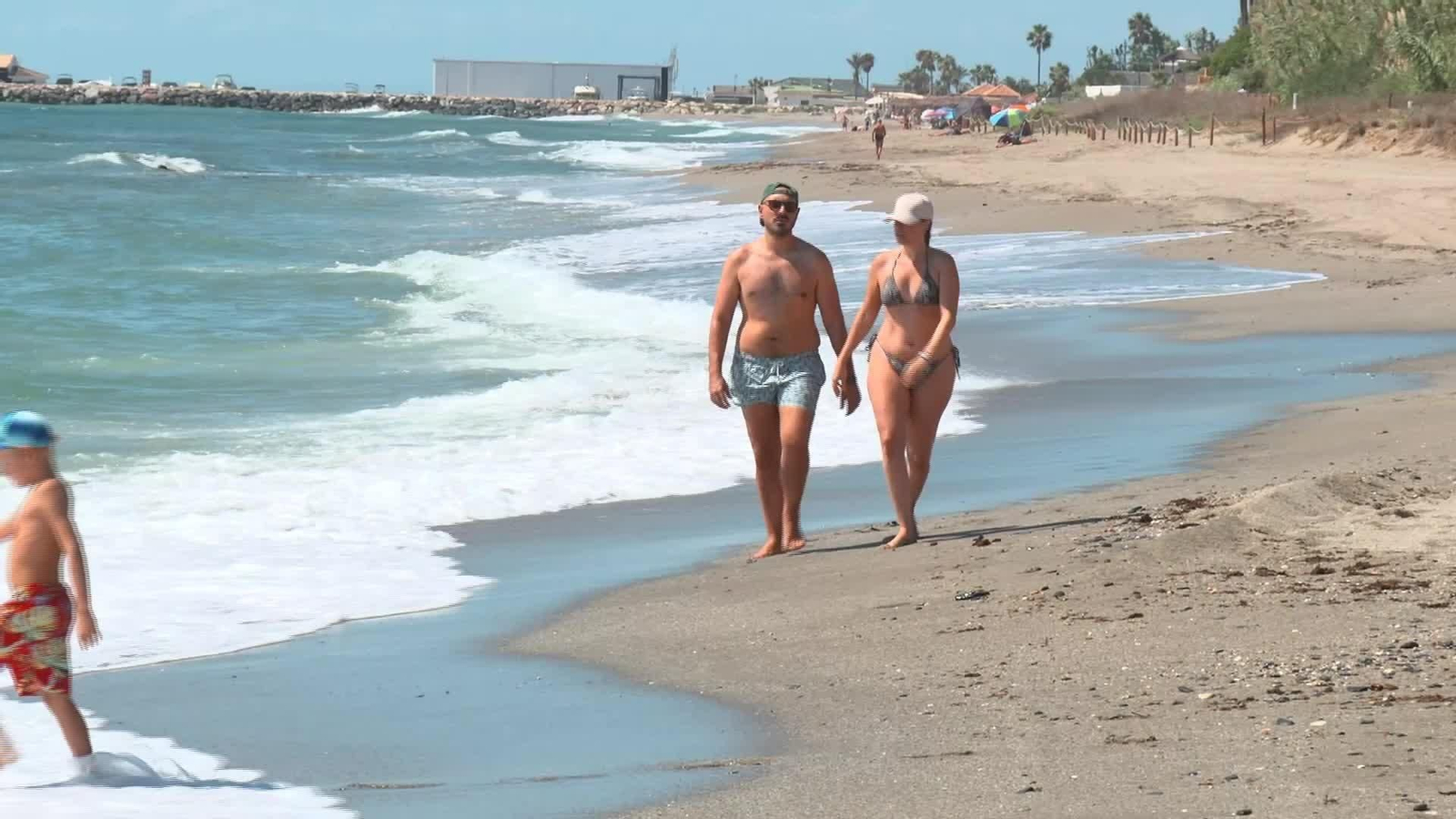 S037-VARIOS APURANDO EL VERANO PLAYA