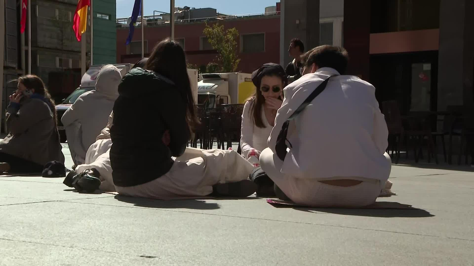 L031-MADRID AMBIENTE PREVIO CONCIERTO ROSALIA