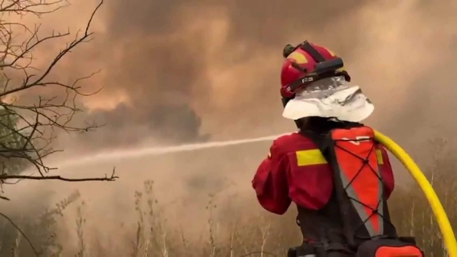 La impotencia de los afectados por unos incendios nunca vistos