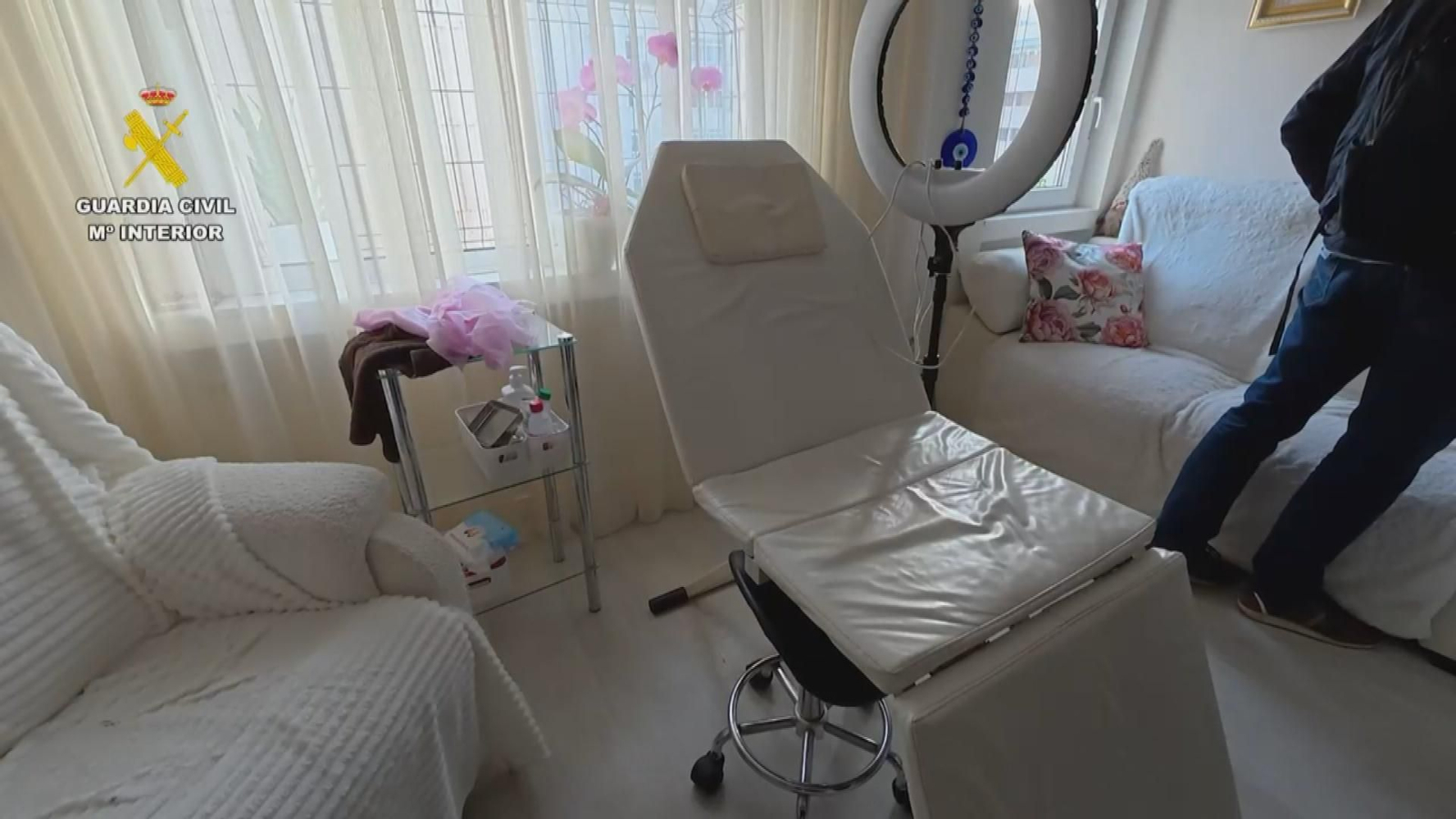 X048 BARCELONA OPERACION CLINICAS ESTETICAS CLANDESTINAS frame 140