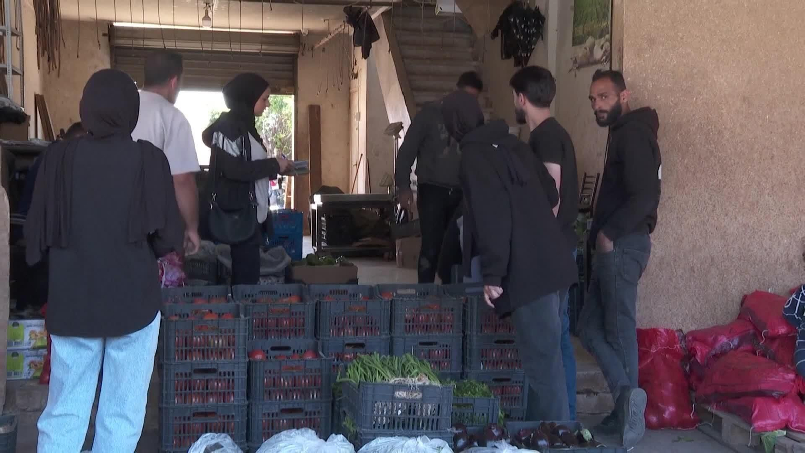 va libano distribucion de comida a desplazados en tiro