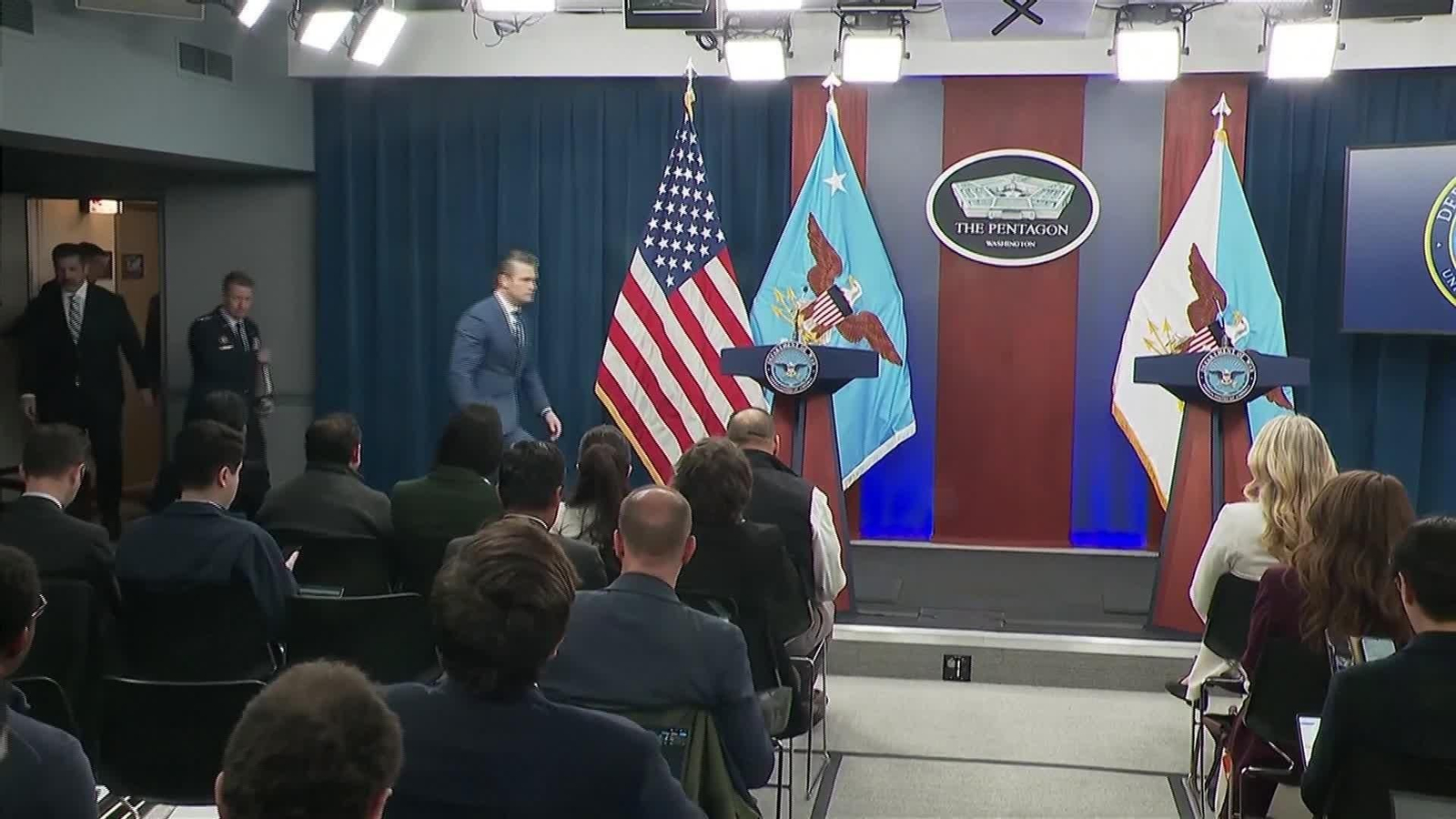 X056-EEUU SECRETARIO DE DEFENSA DICE QUE ESTA ABIERTO EL ESTRECHO DE ORMUZ