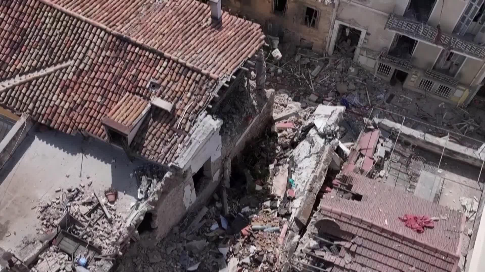 va cae edificio en atenas por explosion