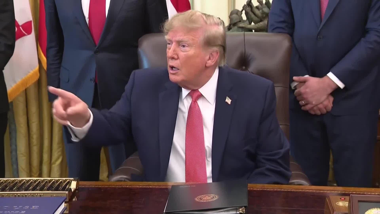 va trump discute periodista