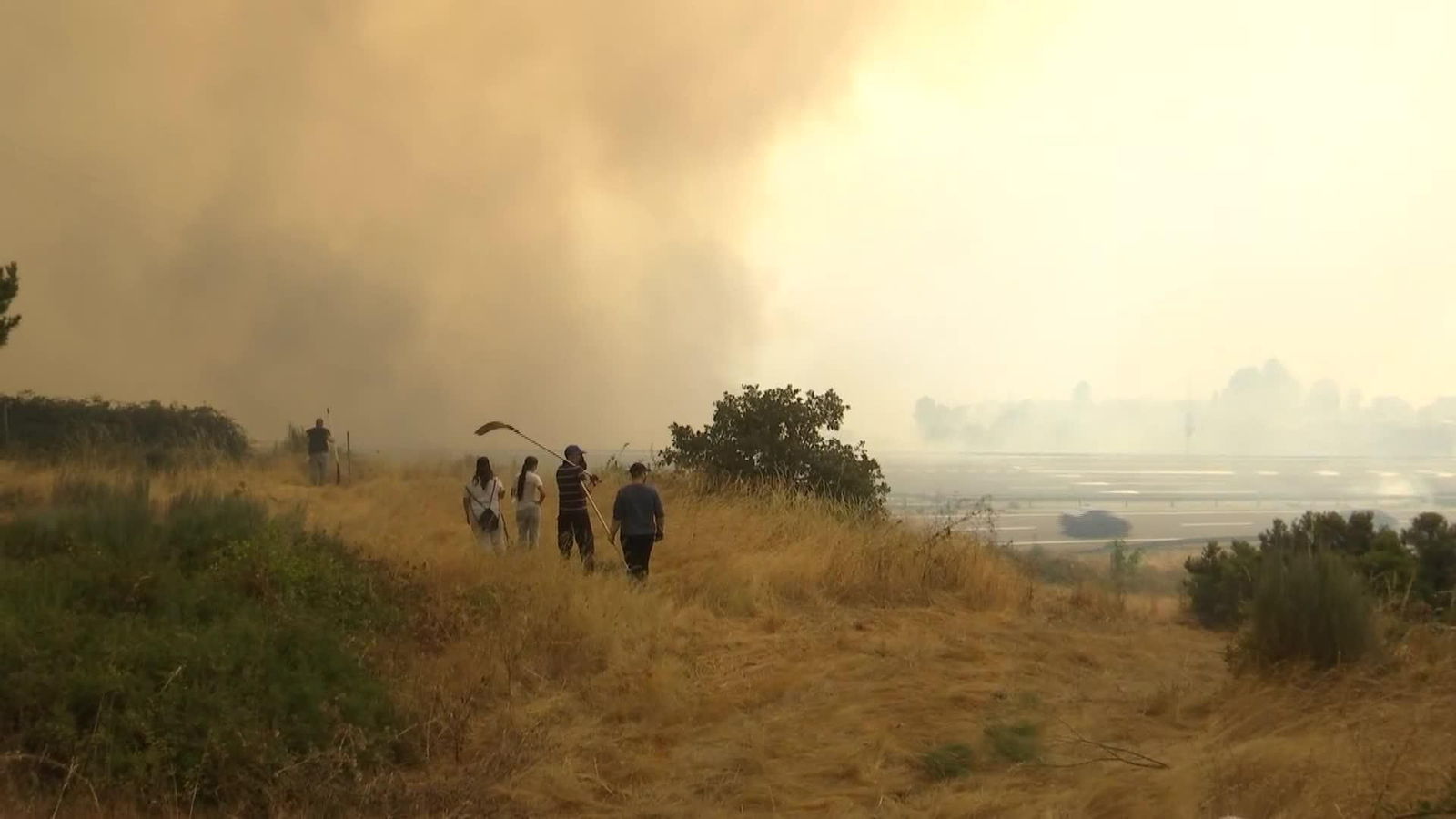 J070-OURENSE INCENDIO A GUDINA TARDE