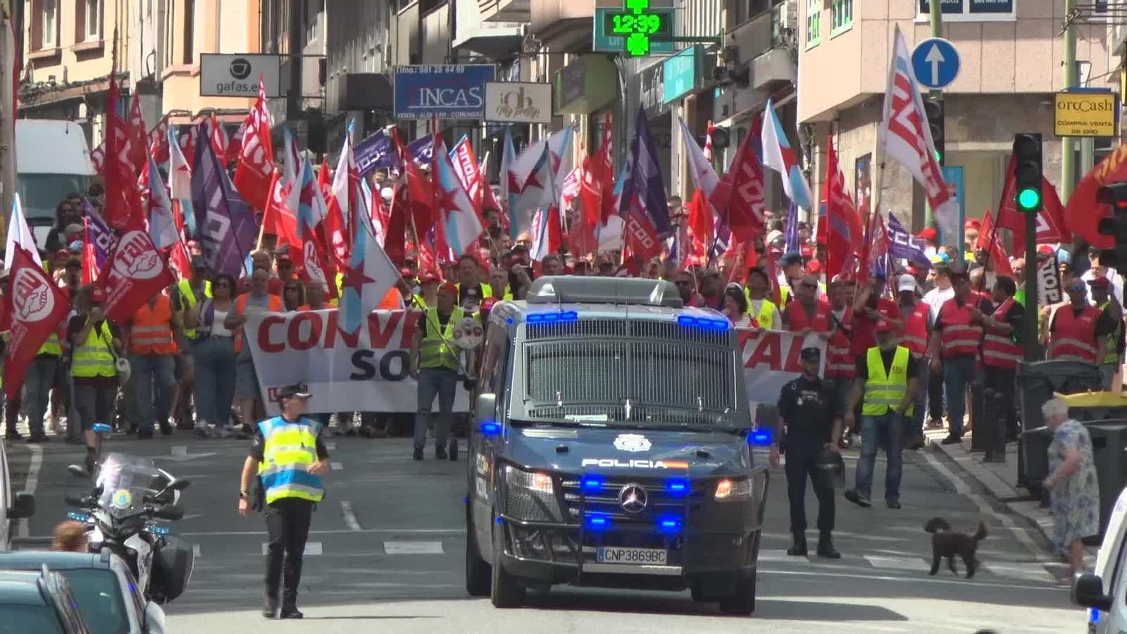 X065-A CORUÑA PROTESTAS METAL