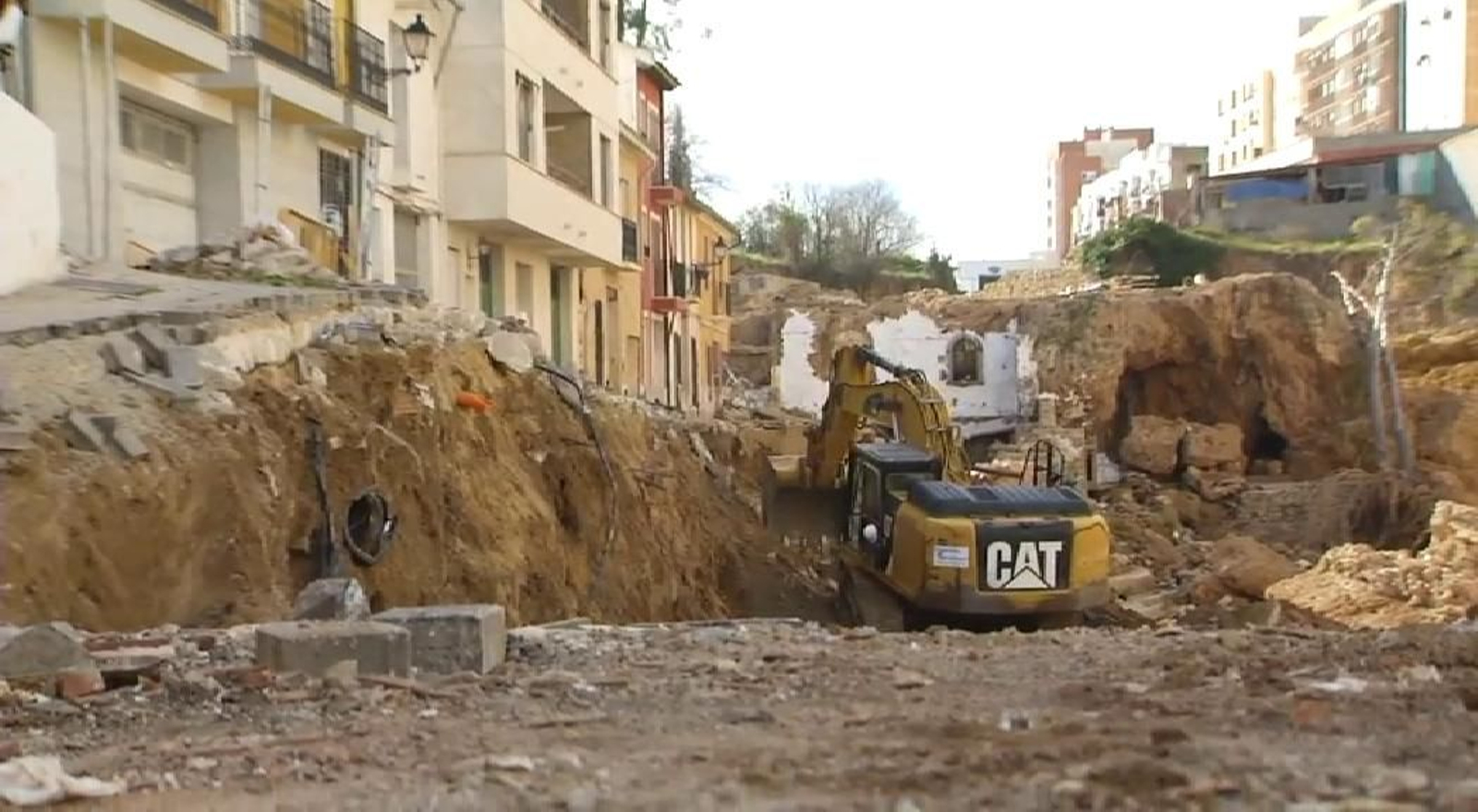 Comienza la reconstrucción de Chiva en la parte más profunda del barranco del Poyo