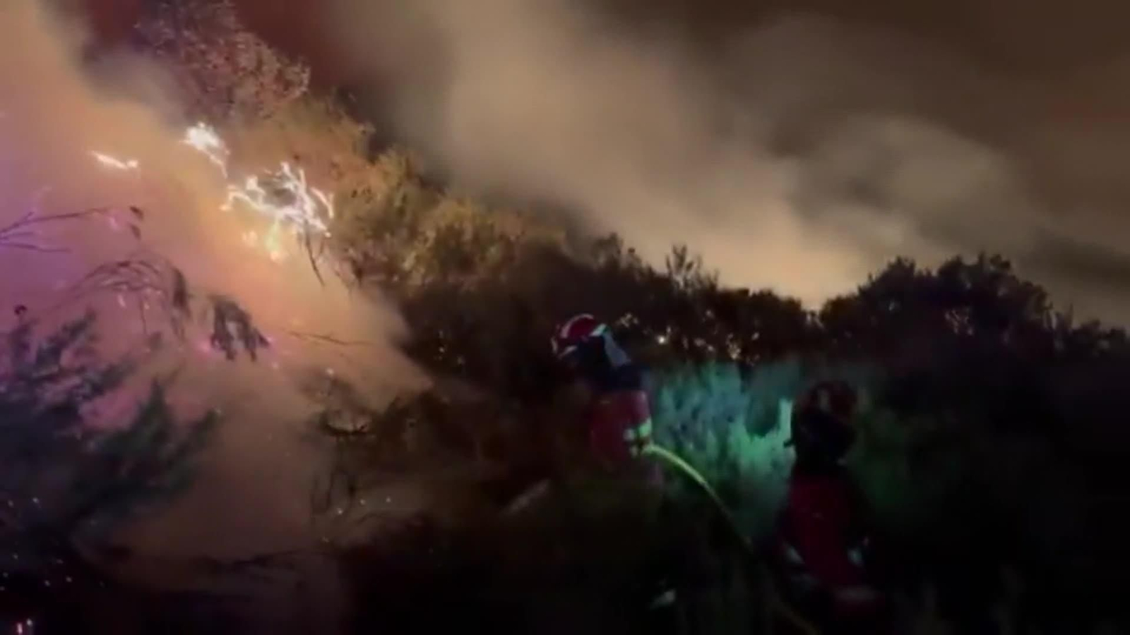 Cientos de vecinos de la zona de Las Médulas (León), evacuados a causa de los incendios