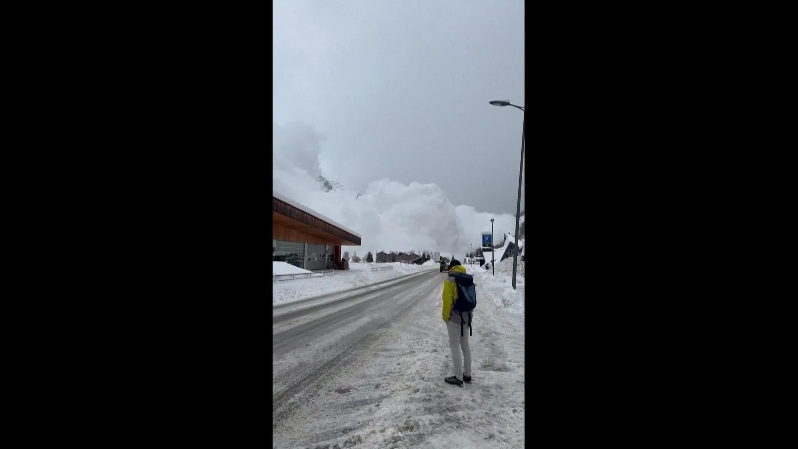 X004-SUIZA ALUD RESORT ESQUI