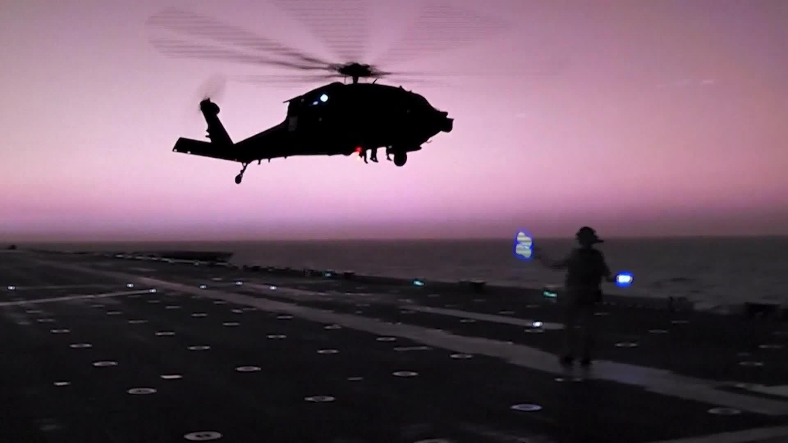 X006-EN EL MAR ASALTO BARCO ESTRECHO ORMUZ