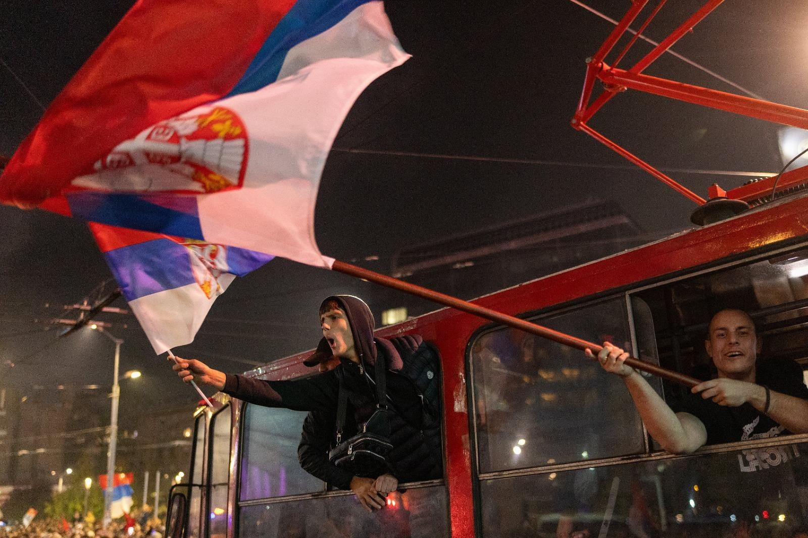 Belgrado celebra la victoria del movimiento estudiantil frente a Vucic