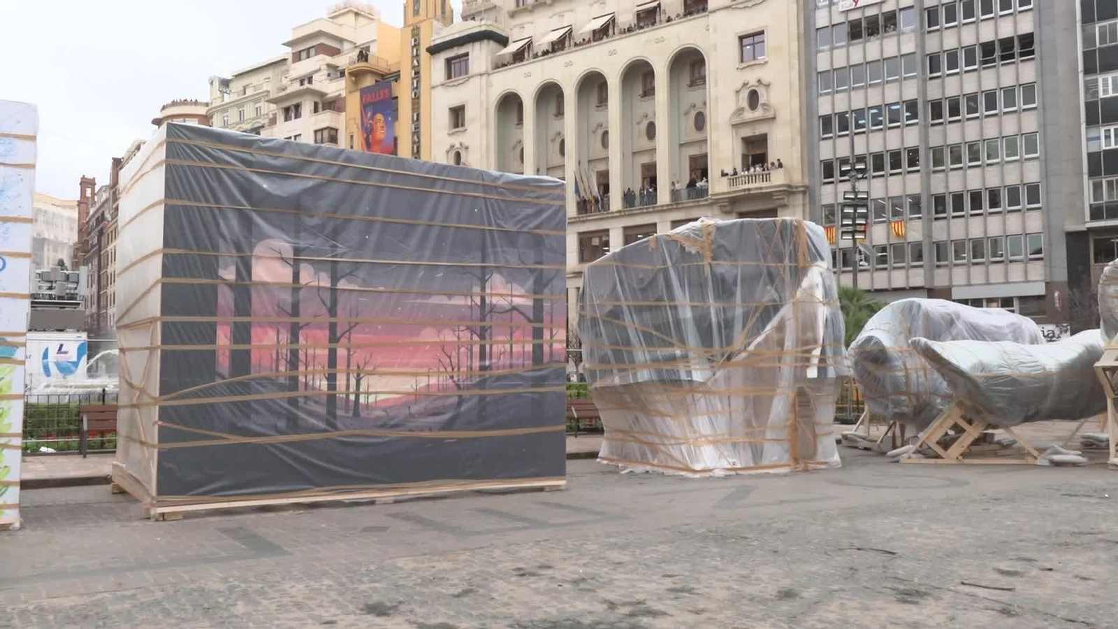 X033-VALENCIA LLUVIAS Y MONUMENTOS FALLEROS