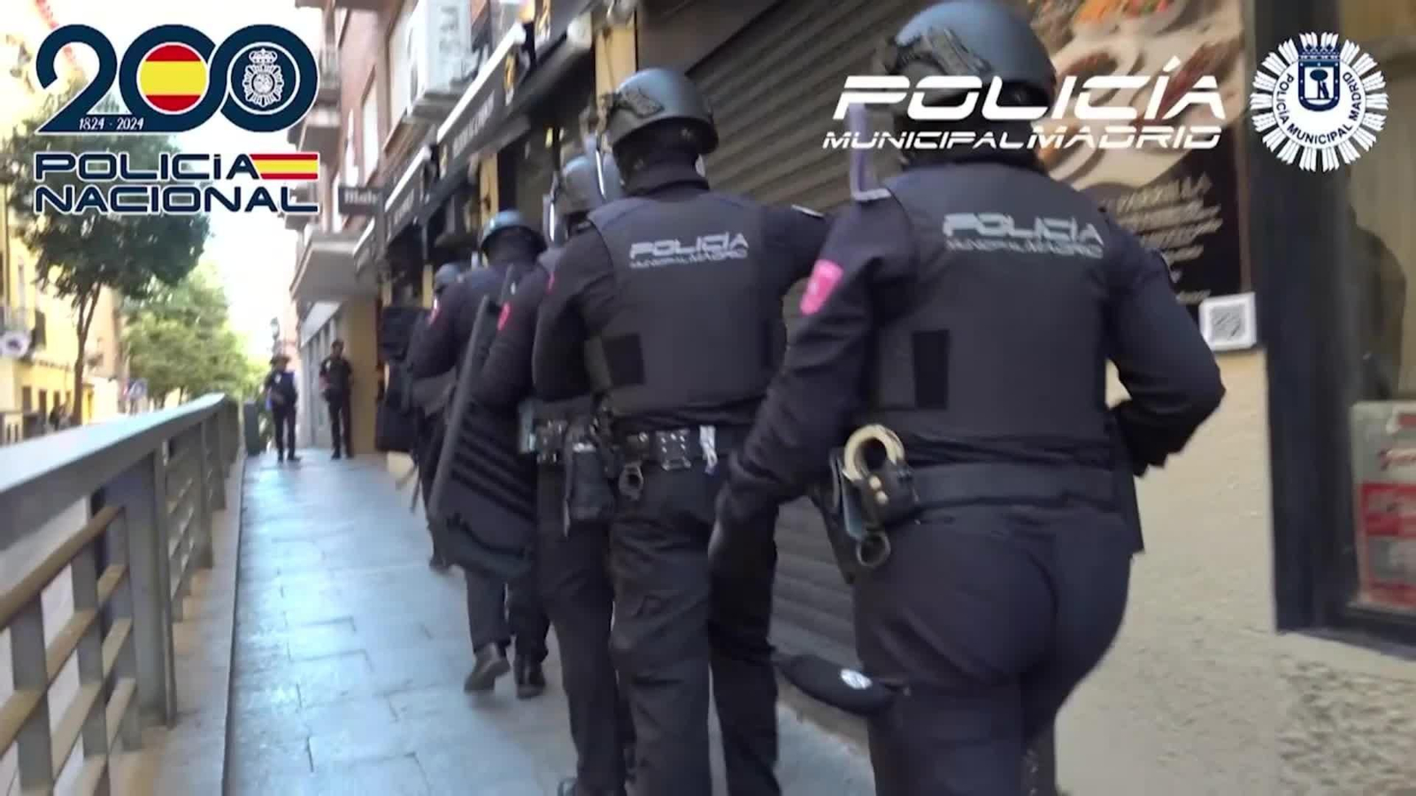 X040-IMAGENES POLICIA RED ROPA FALSIFICADA