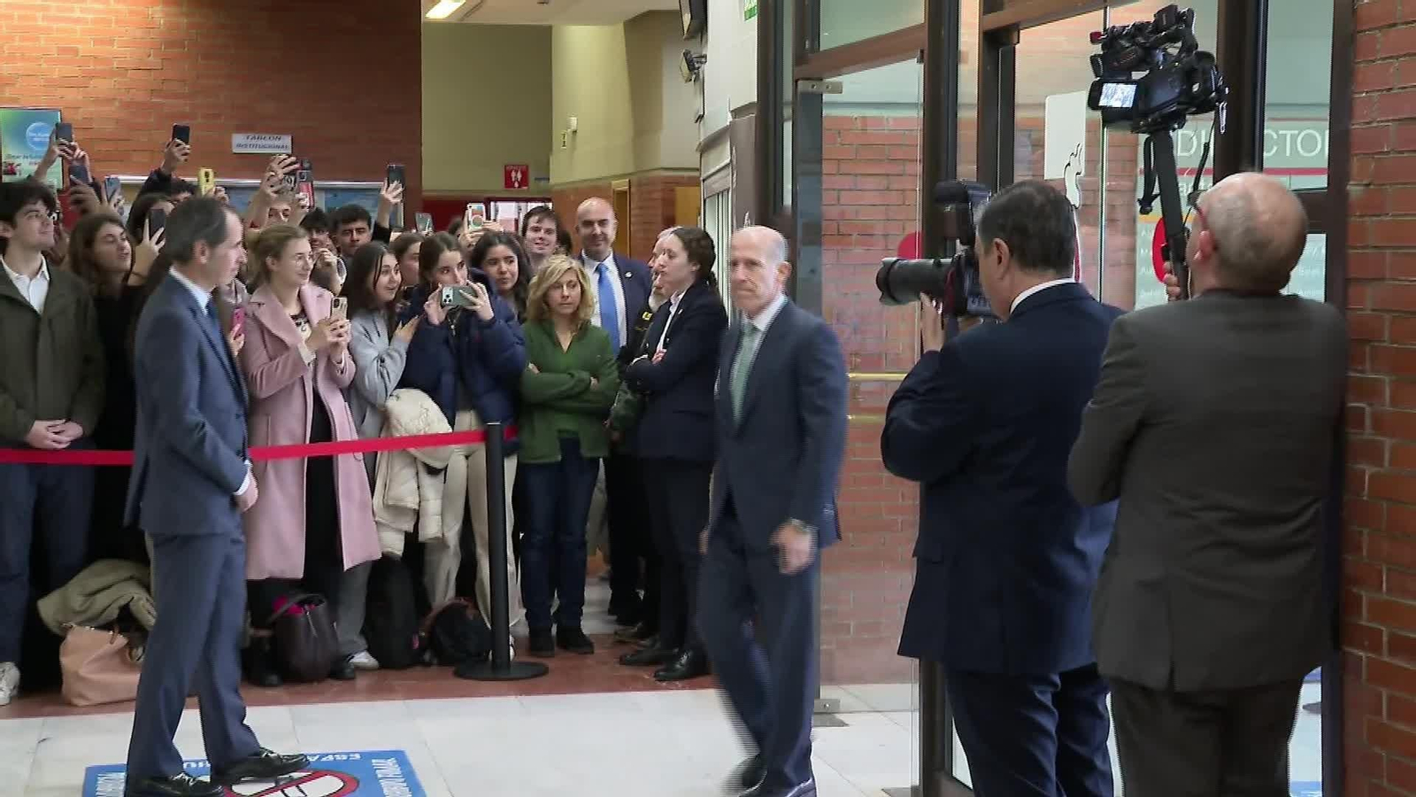 V025-MADRID REYES EN HOMENAJE TOMÁS Y VALIENTE