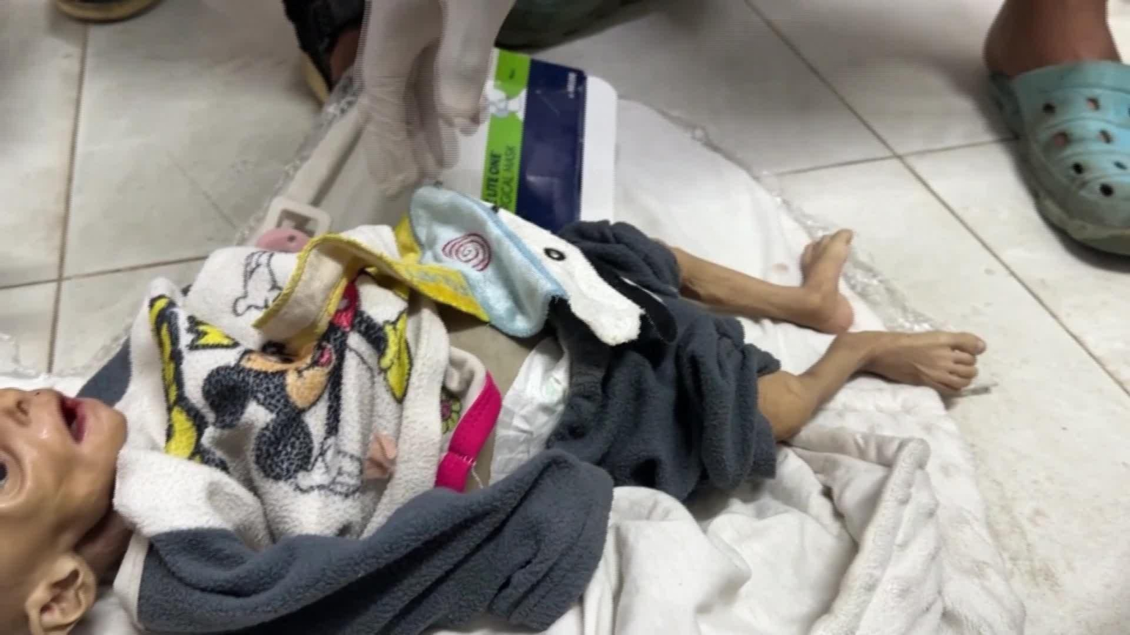 S021-GAZA BEBE FALLECIDO POR HAMBRUNA