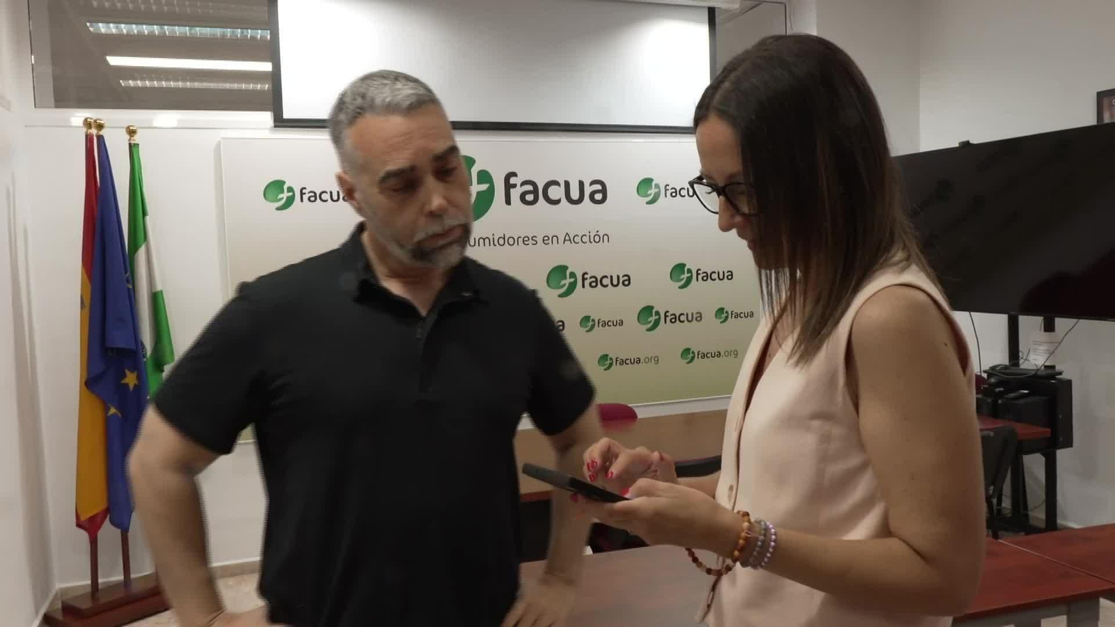 L033-SEVILLA FACUA SOBRE ESTAFA CON ENTRADAS ROSALIA