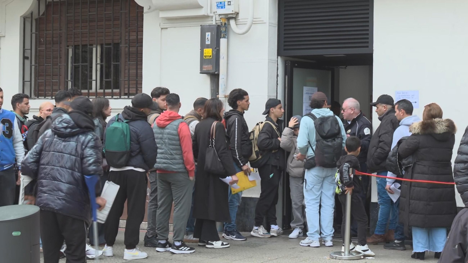 M016 VARIOS REACCIONES REGULARIZACION MIGRANTES frame 3816