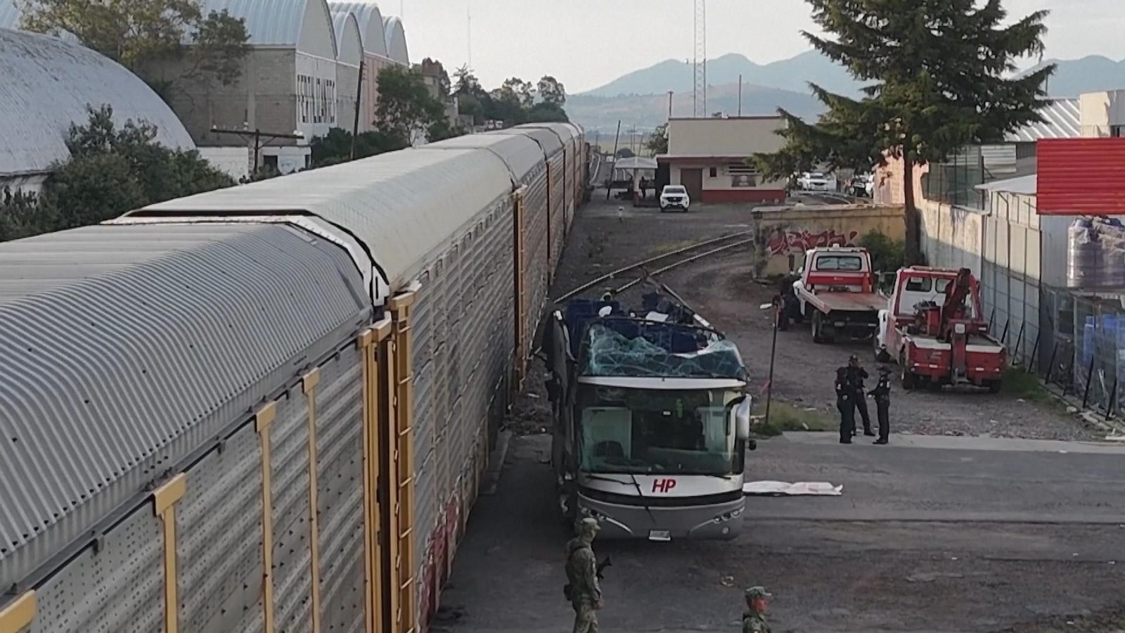 Al menos 10 muertos y decenas de heridos en el fatídico accidente de un autocar en México