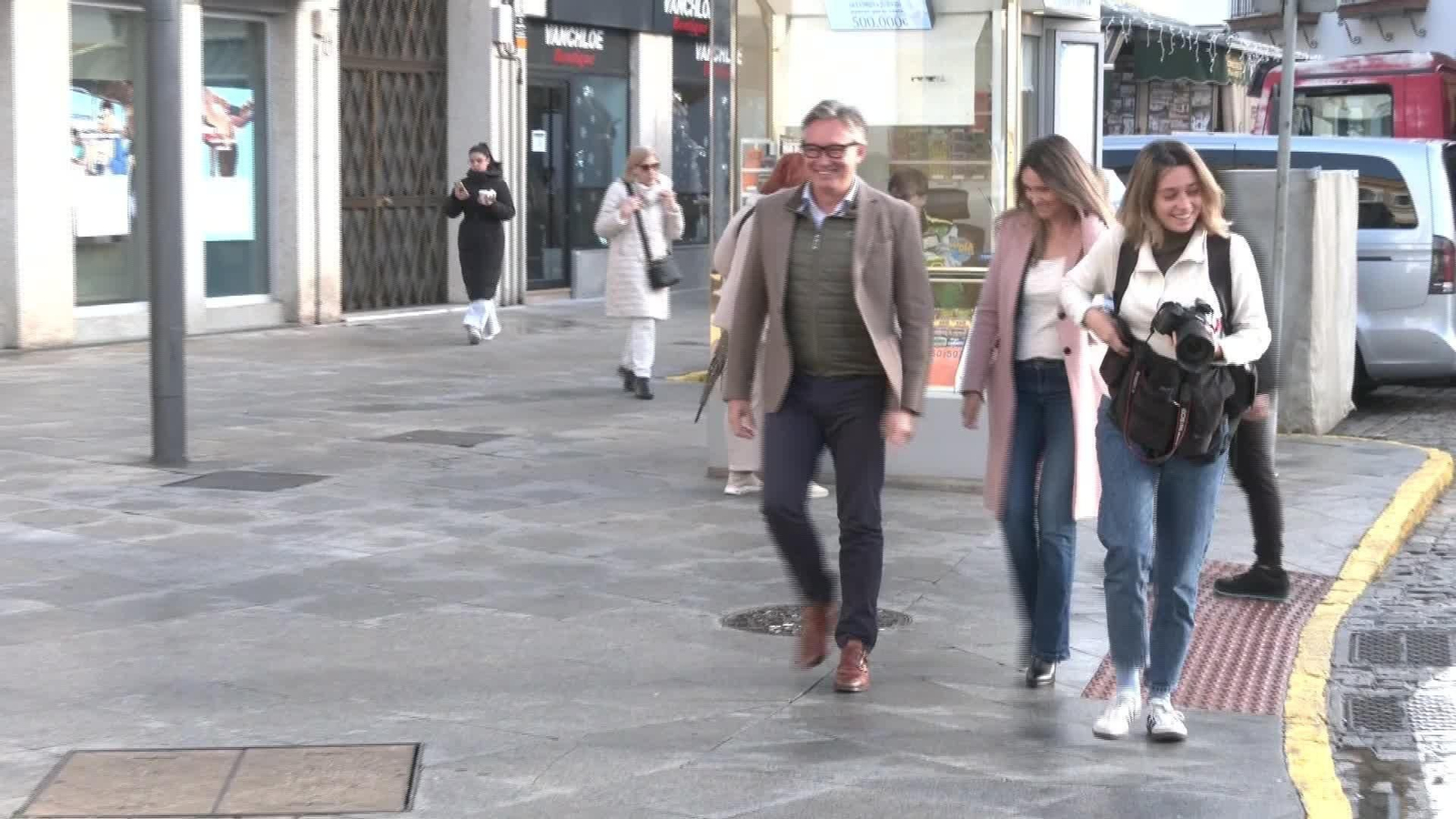 J042-SEVILLA VOX SOBRE SALAZAR