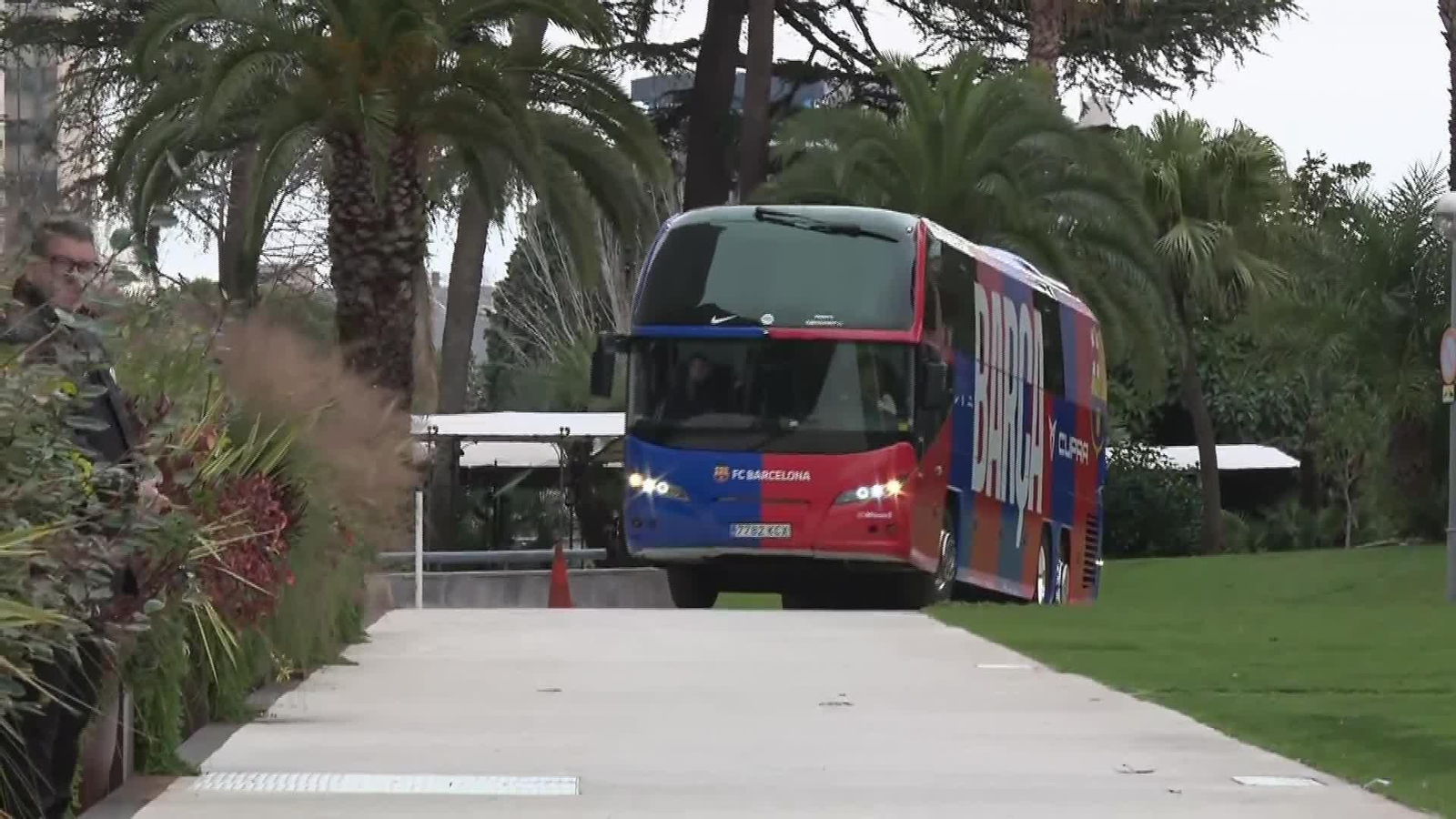 S014-BARCELONA LLEGADA FC BARCELONA HOTEL