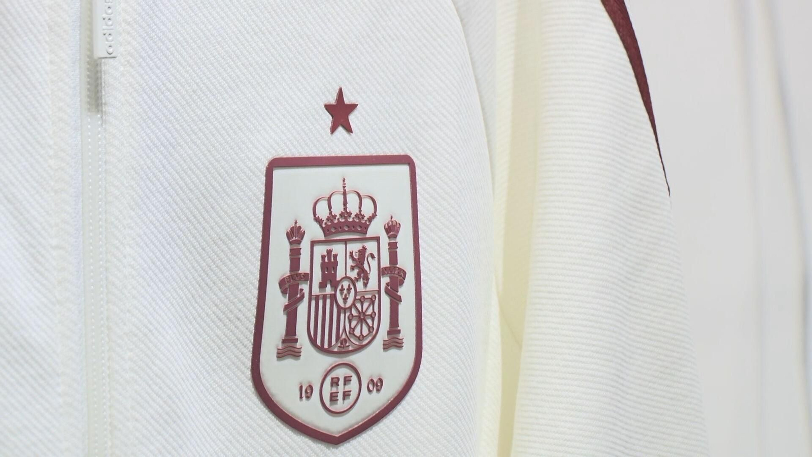 L014 VARIOS SEGUNDA ESTRELLA CAMISETA SELECCION frame 8056