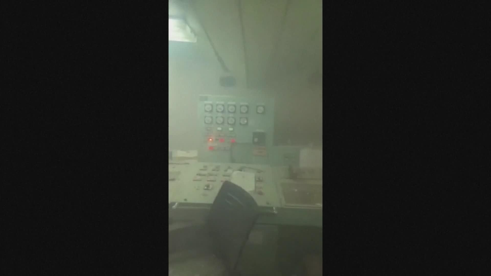 J065-IRAN BARCO INCENDIADO EN EL ESTRECHO DE ORMUZ