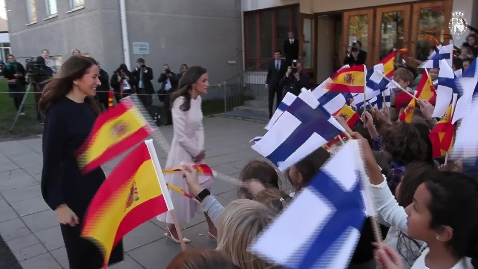 M062-FINLANDIA REINA VISITA ESCUELA
