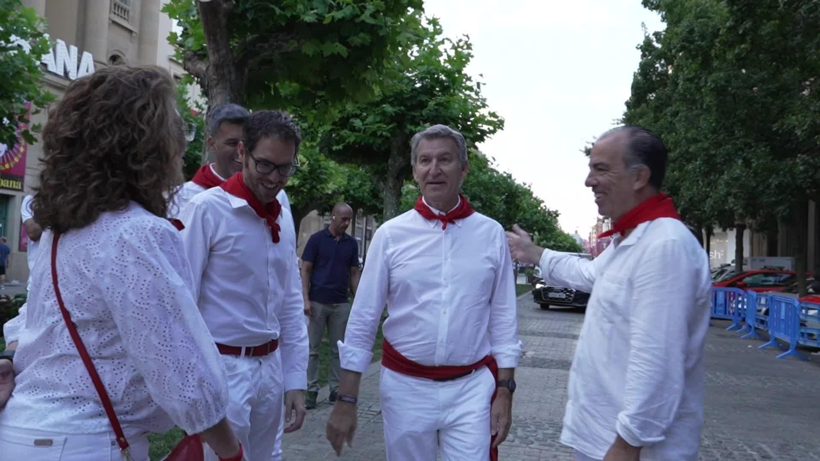 X027-PAMPLONA FEIJOO ASISTE AL ENCIERRO SANFERMINES