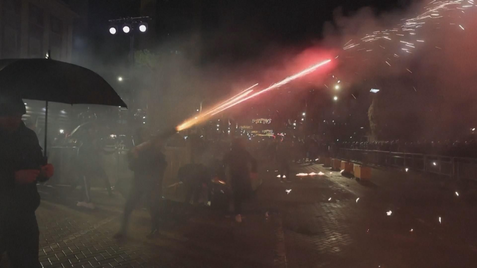 Gases lacrimógenos en Tirana para frenar las protestas contra el Gobierno por corrupción