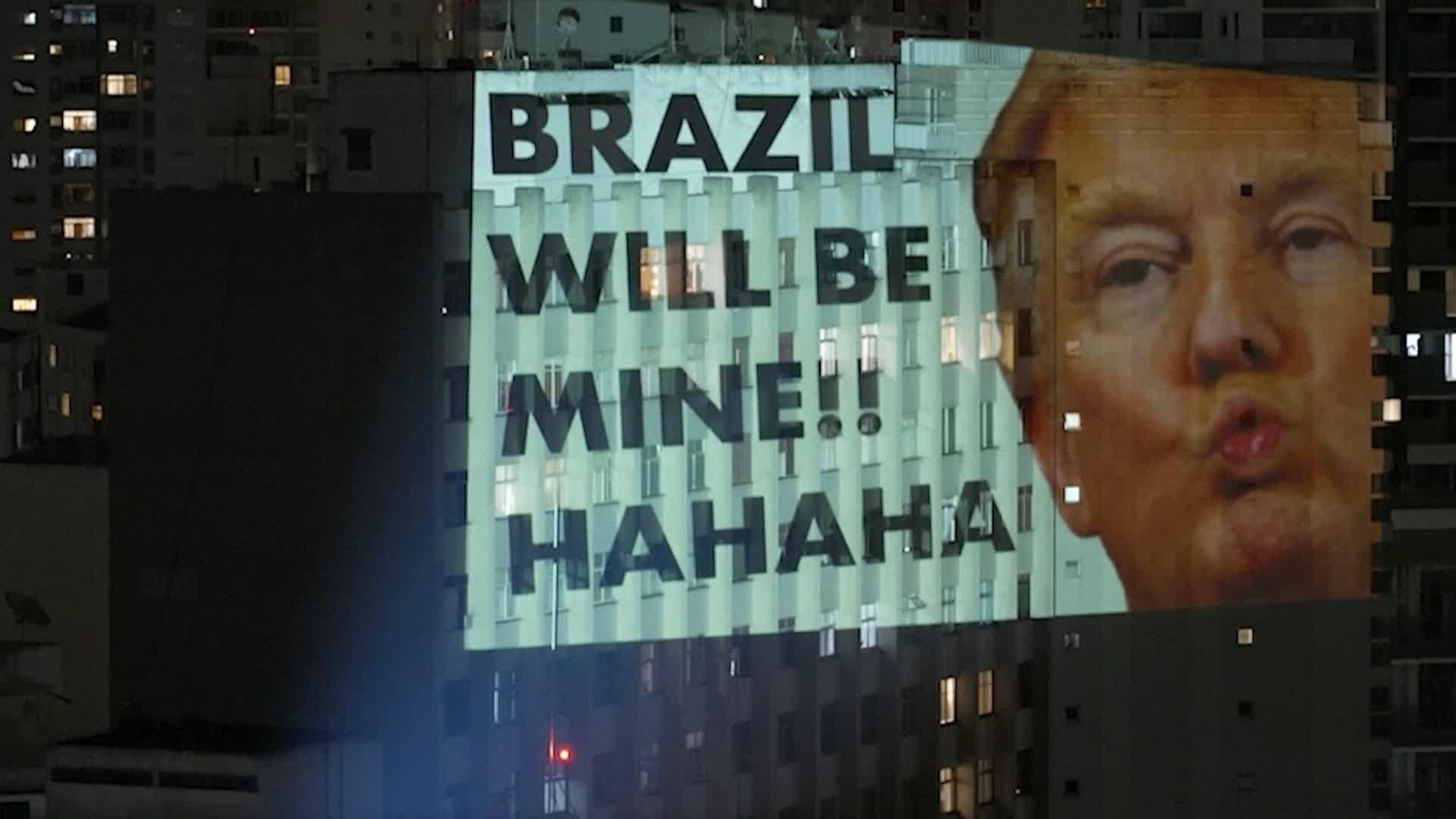S001-BRASIL PROTESTA VIDEOMAPPING